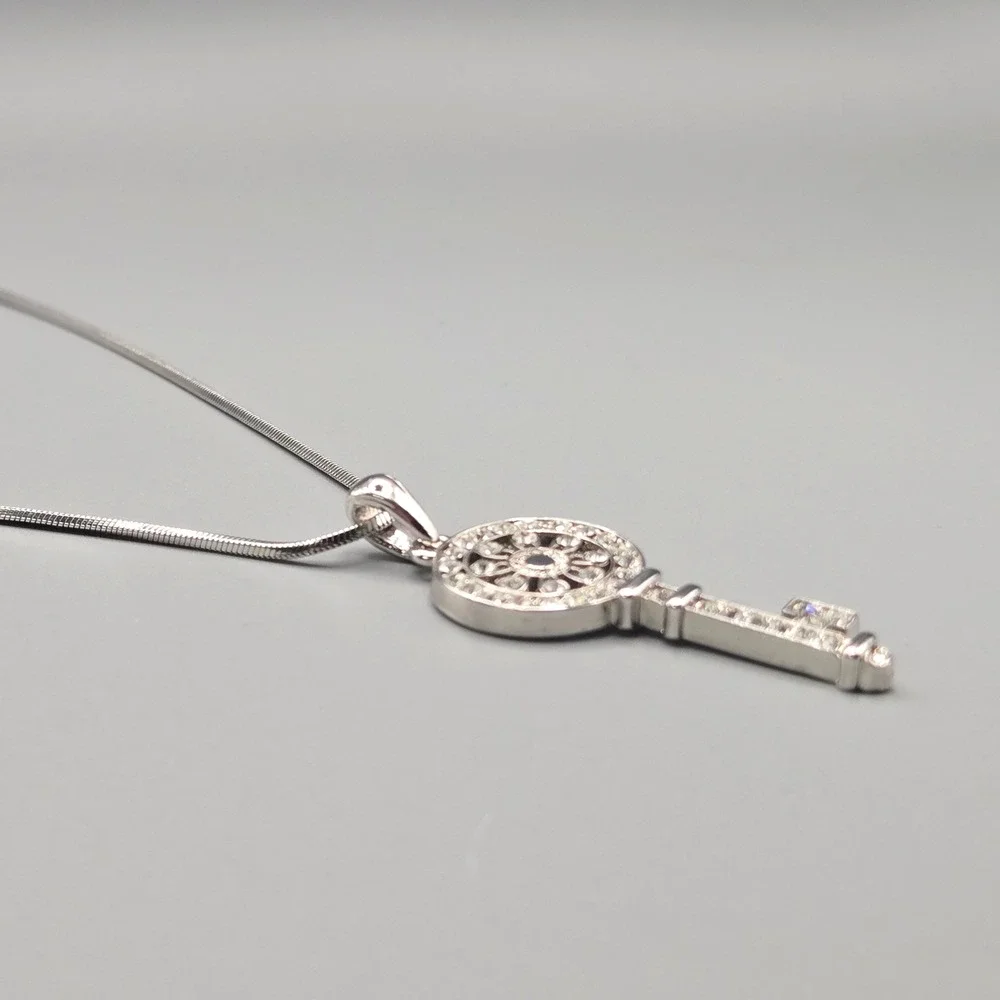 Crystal Skeleton Key Pendant Necklace Floral Silver Tone‎ Snake Chain Adjustable